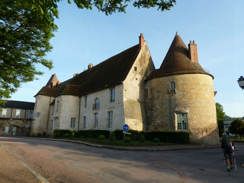 p1170144.jpg      10/05/2015 06:36     4760ko     le Chateau au centre de PREMERY