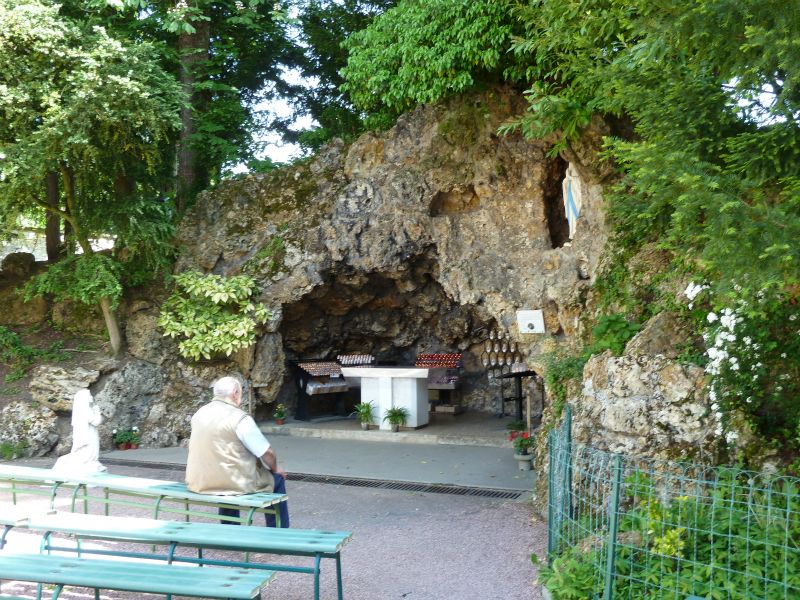 p1170218.jpg      11/05/2015 11:33     4781ko     Grotte reconstituée Espace religieux Bernadette