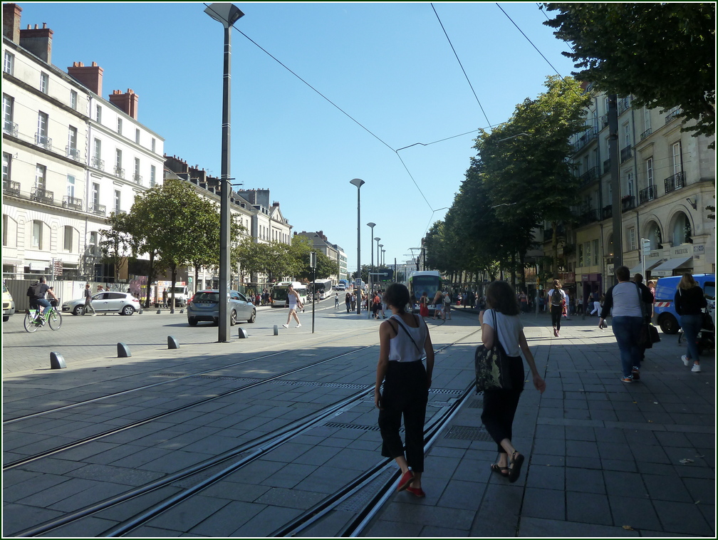 VX-P1280159.jpg      03/09/2019 14:56 ..  NANTES Grande Avenue