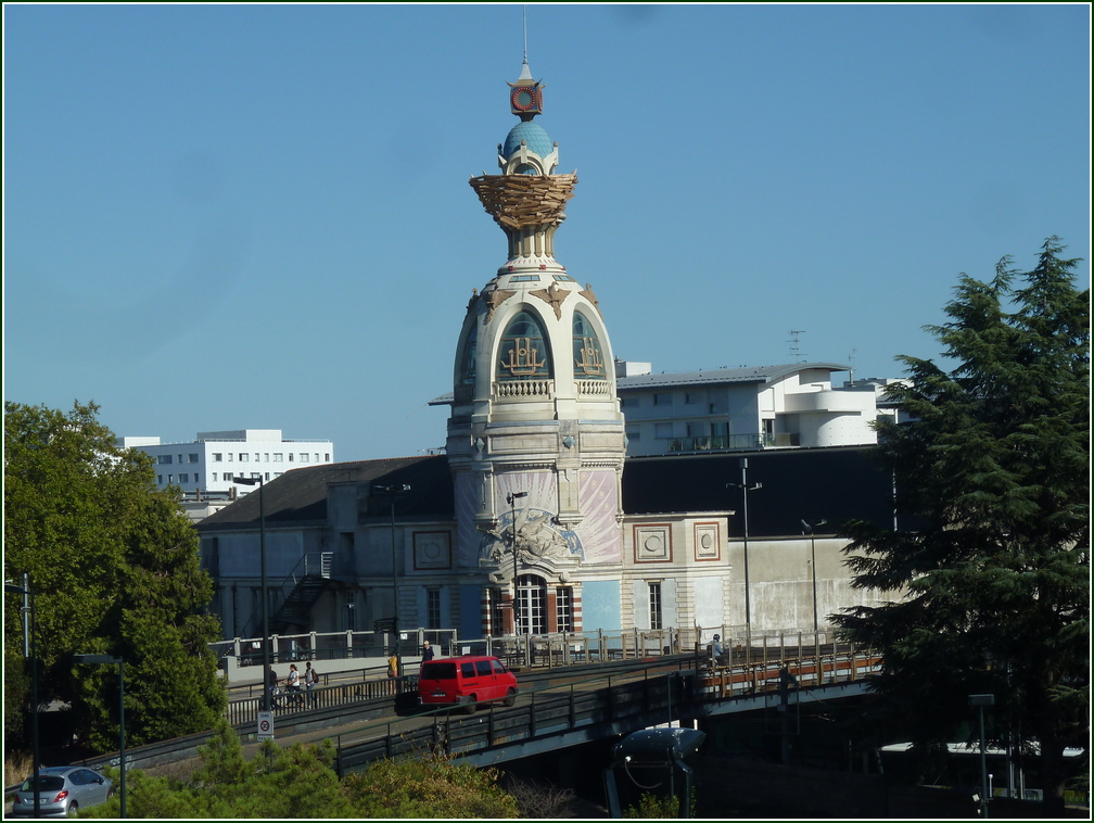 VX-P1280175.jpg      03/09/2019 16:35 ..  NANTES la Tour des Biscuits LU