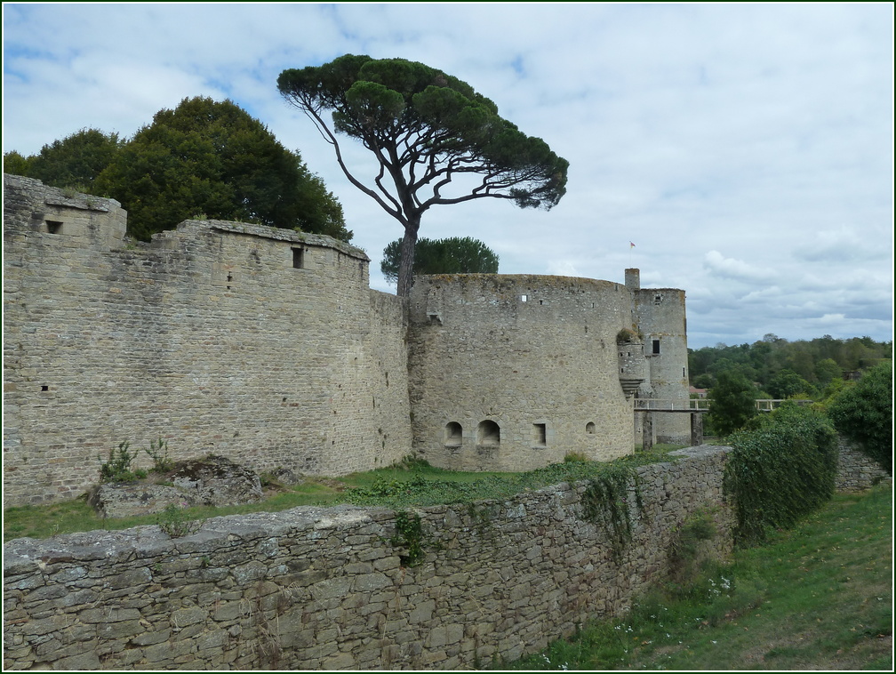 VX-P1280217.jpg      05/09/2019 14:24 ..  Remparts de CLISSON