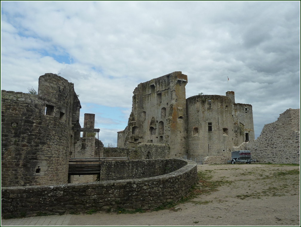 VX-P1280220.jpg      05/09/2019 15:47 ..  interieur du Chateau de CLISSON