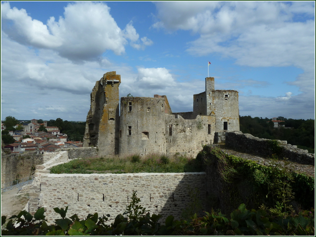 VX-P1280228.jpg      05/09/2019 15:58 ..  CLISSON le Chateau