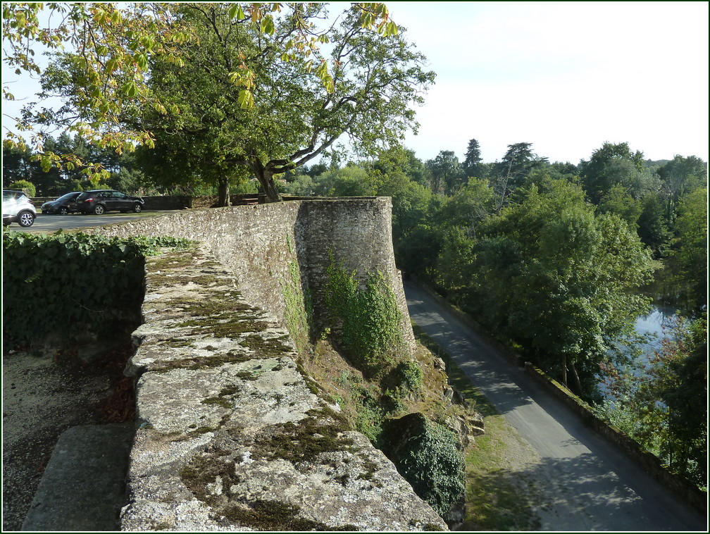 VX-P1280254.jpg      06/09/2019 17:20 ..  MONTAIGU remparts du parc public