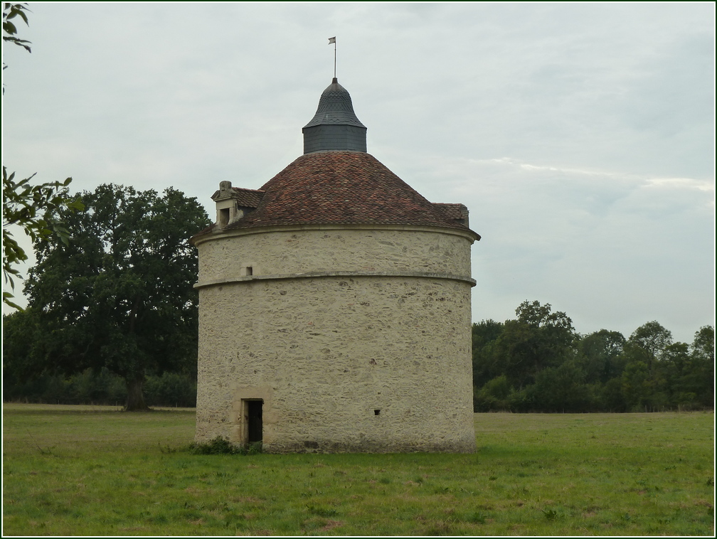 VX-P1280330.jpg      11/09/2019 08:35 ..  magnifique PIGEONNIER vers ST-LAURENT de la Salle