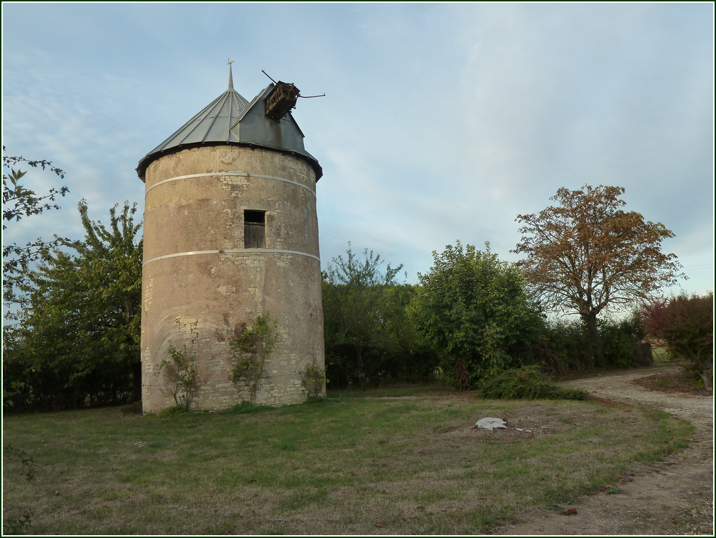 VX-P1280448.jpg      14/09/2019 07:41 ..  restes d'un Mouin a VENt apres ST-HILAIRE