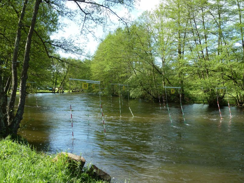 p1170038.jpg      07/05/2015 08:40     5049ko     rivière La CURE après ST-PERE, parcours des Kayaks