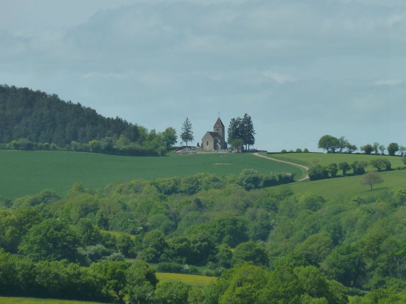 p1170054.jpg      07/05/2015 12:40     4825ko     beau paysage avec chapelle sur sa colline  §MMDD03S