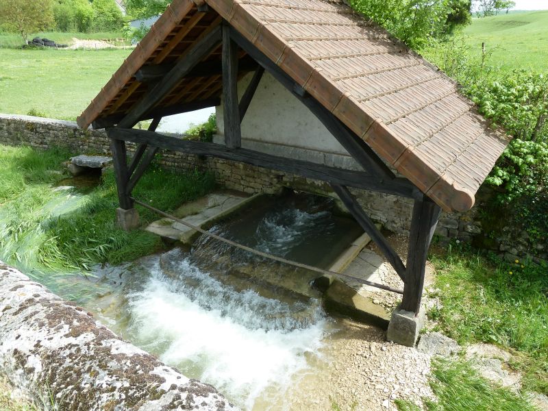 p1170066.jpg      07/05/2015 14:19     4769ko     lavoir typique, nombreux dans cette région (NeufFontaines) §MMDD04S