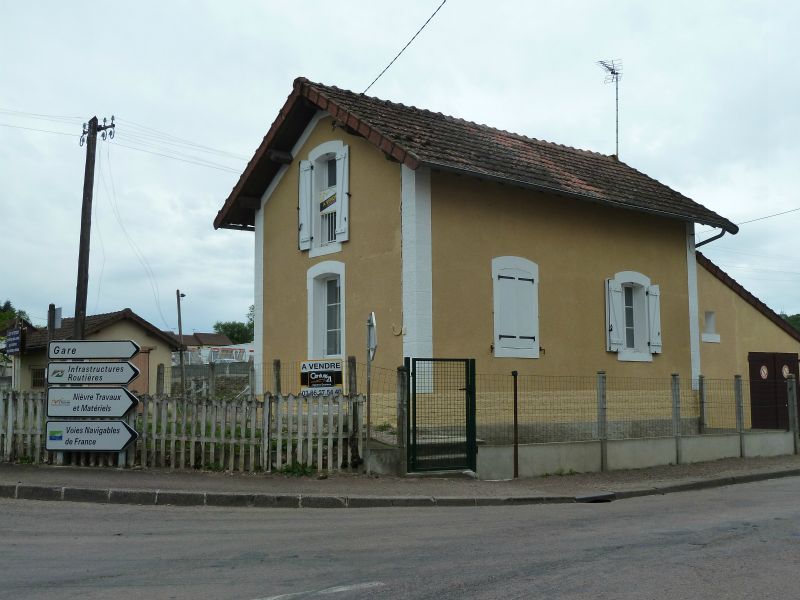 p1170090.jpg      08/05/2015 09:54     4891ko     la Gare de Corbigny est à vendre !