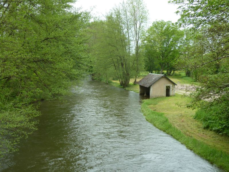 p1170094.jpg      08/05/2015 10:43     4955ko     Lavoir sur l'YONNE a Chitry les Mines  §MMDD07S