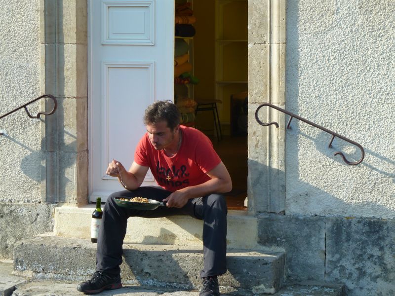 p1170109.jpg      08/05/2015 17:35     4526ko     notre randonneur allemand occupe l'aile gauche (2 places)