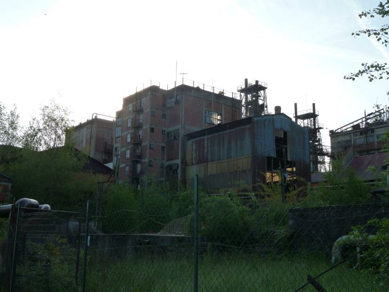 p1170147.jpg      10/05/2015 07:07     4802ko     vieille usine métallurgique , sortie de PREMERY : notre industrie en ruines ! hélas !