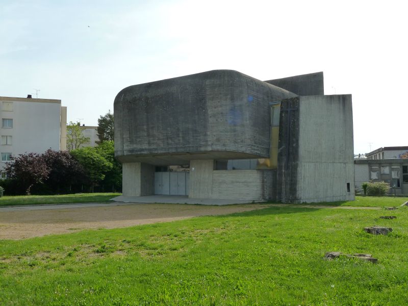 p1170188.jpg      11/05/2015 08:33     5225ko     incroyable EGLISE STE-BERNADETTE , rue du Banley à Coulanges (banlieue Nord)