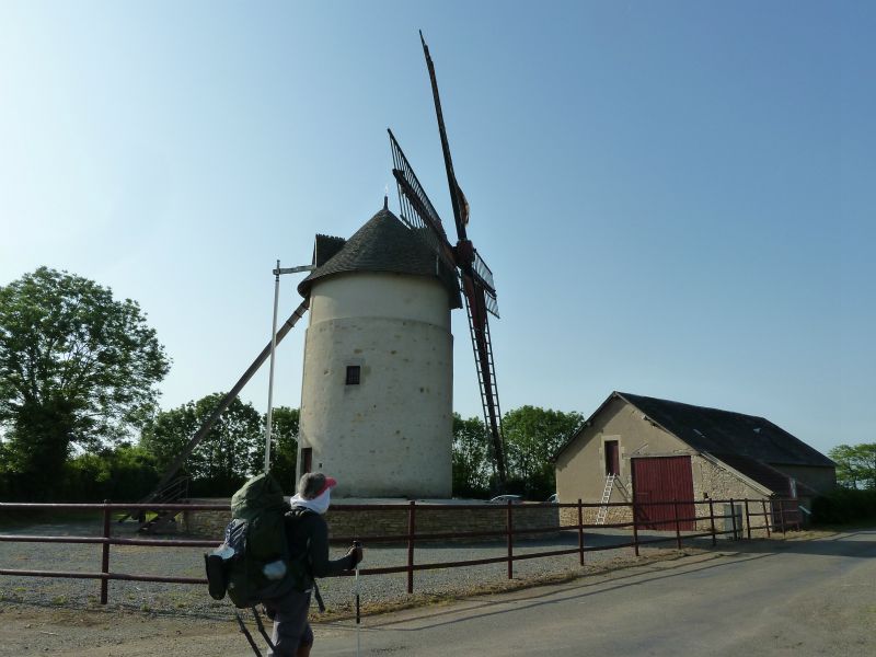 p1170285.jpg      13/05/2015 08:32     4897ko     Moulin a Vent des EVENTEES 2km avant ST-PIERRE le Moutier   §MMDD20S