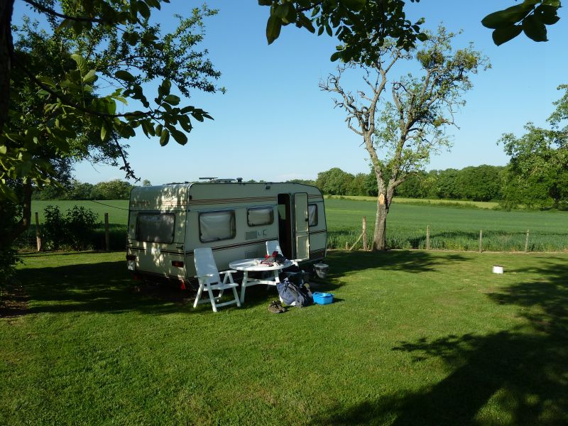 p1170313.jpg      13/05/2015 17:39     4735ko     Notre Caravane, hébergement pélerins au Camping des Marronniers 4km après LURCY-LEVIS §MMDD23S