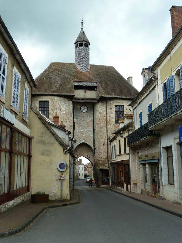 p1170341.jpg      14/05/2015 13:44     4694ko     Ainay-le-Chateau , tour de l'Horloge