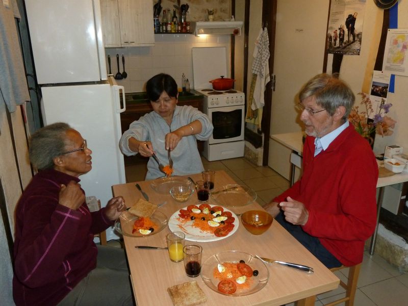 p1170405.jpg      15/05/2015 18:19     4702ko     le couple de bénévoles hollandais (Abby + Bart), tenanciers du gite pour une quinzaine.