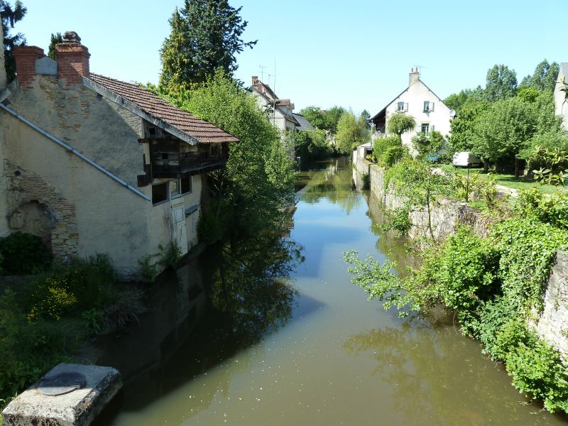 p1170480.jpg      17/05/2015 15:20     5097ko     maisons en bordure de l'INDRE à LA CHATRE §MMDD35S