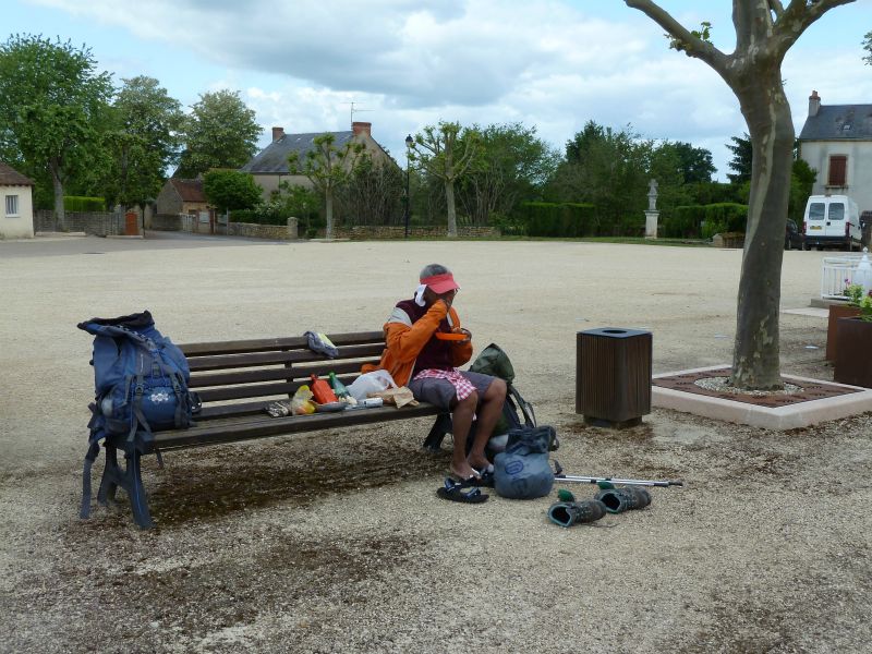 p1170583.jpg      19/05/2015 11:42     4680ko     Arrêt picnic sur un banc autour de l'Eglise de POMMIERS §MMDD39S