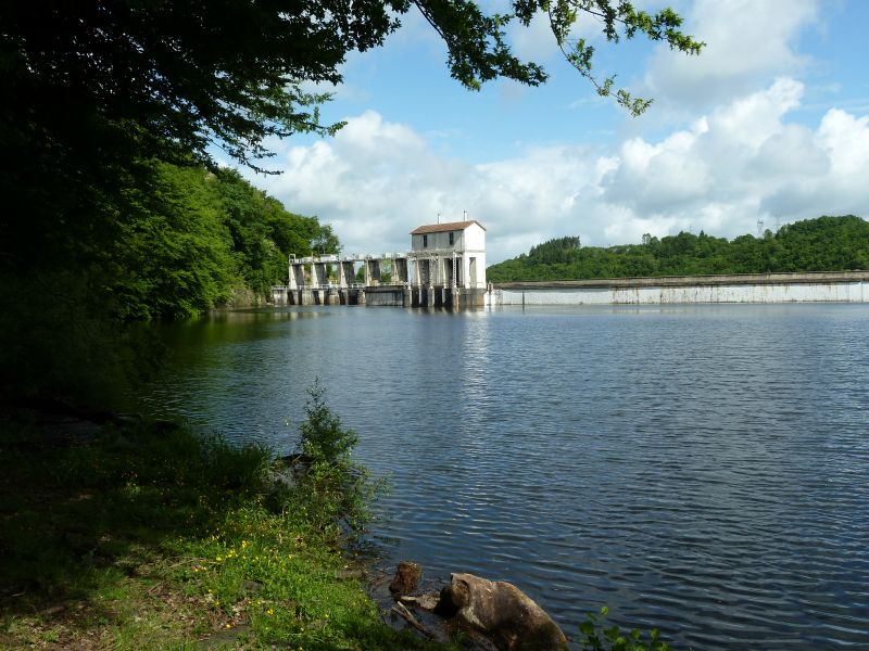 p1170646.jpg      20/05/2015 10:05     5127ko     le Barrage d'EGUZON (sentier variante rive gauche)  §MMDD01T