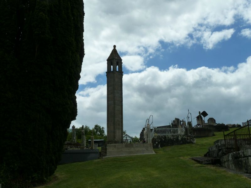 p1170738.jpg      21/05/2015 12:40     4431ko     Une des LANTERNES des MORTS les plus connues, à St-AGNANT-de-Versillat.  §MMDD04T