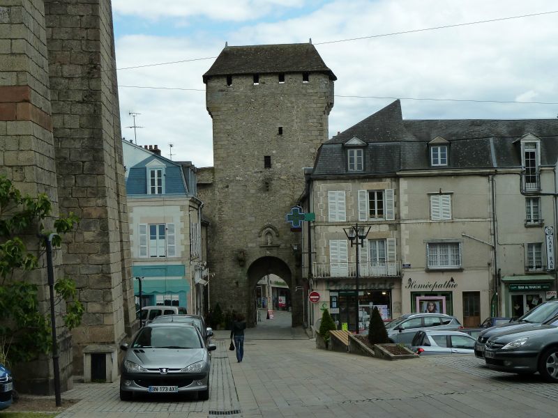 p1170762.jpg      21/05/2015 14:38     4898ko     la Tour Carrée (La Souterraine)