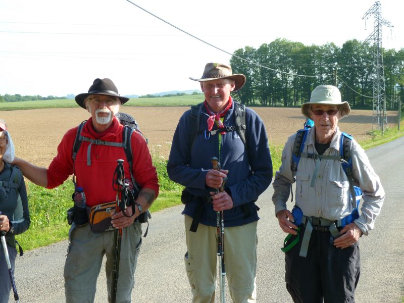 p1170888.jpg      24/05/2015 07:54     4842ko     les 3 randonneurs (anglais + hollandais)venant du gite de LA BESSE   §MMDD09T