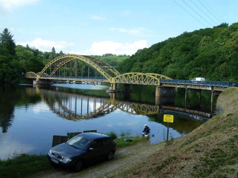 p1170901.jpg      24/05/2015 09:44     5066ko     le PONT DU DOGNON (sur rivière Le TAURION)