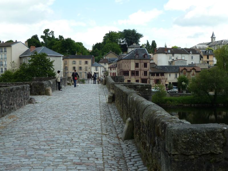p1180021.jpg      25/05/2015 14:28     4915ko     Pont médiéval St-Etienne à LIMOGES  §MMDD15T