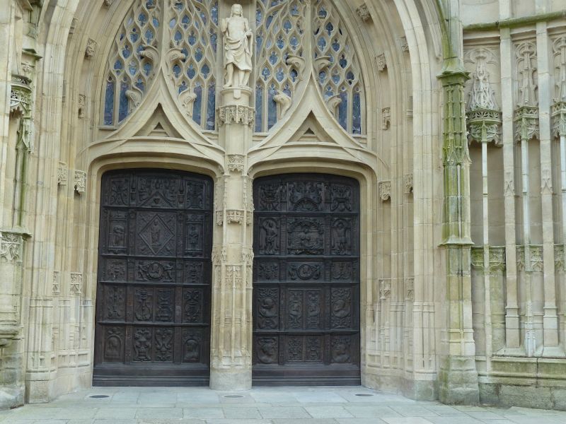 p1180032.jpg      25/05/2015 14:38     5067ko     Porche et portes ouvragées de la CATHEDRALE de LIMOGES