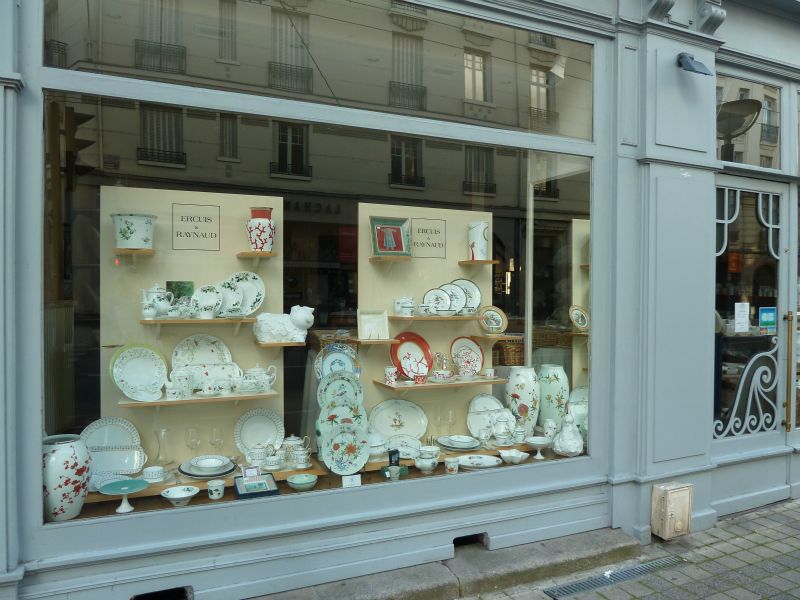 p1180096.jpg      25/05/2015 18:01     4827ko     vitrine du magasin ERCUIS & RAYNAUD , LIMOGES